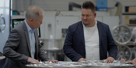 YouTube Thumbnail DMG MORI Success Stories – FRONT RUNNER IN NEW TECHNOLOGIES | HPE COXA (Thumbnail) Themenbezogenes Bild